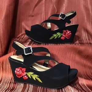 Black velvet embroidered Wedge Heels